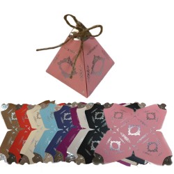 Karton Lokumluk Gümüş Saray Desenli Piramit Modeli (50 Adet) Karton Lokumluk Gümüş Saray Desenli Piramit Modeli (50 Adet)