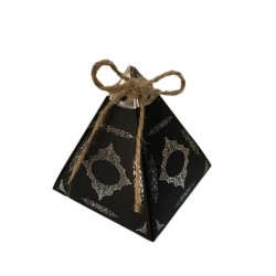 Karton Lokumluk Gümüş Saray Desenli Piramit Modeli (50 Adet) Karton Lokumluk Gümüş Saray Desenli Piramit Modeli (50 Adet)