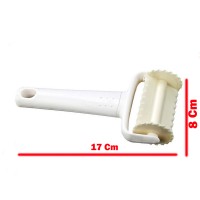 Plastik Kare Tırtıklı Petibör Hamur Kesici ve Şekillendirici Plastik Kare Tırtıklı Petibör Hamur Kesici ve Şekillendirici